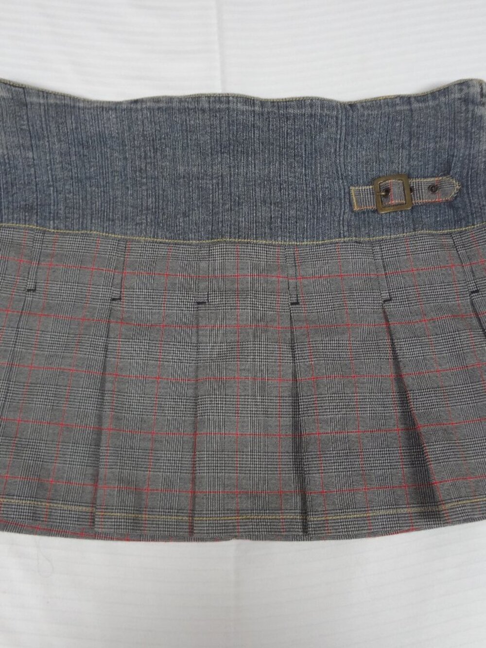 VINTAGE Y2K JOHNNIE M GRAY RED PLAIDPLEATED SKIRT DENIM WOMENS JR SIZE 7 L838